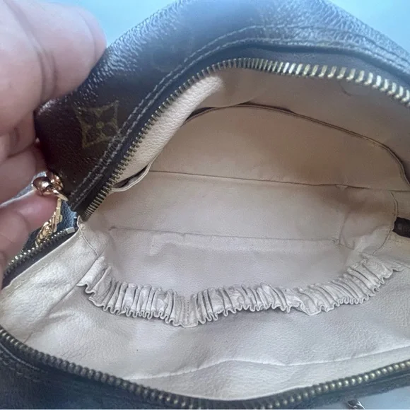 Louis Vuitton Monogram Trousse Toilette 28 Crossbody - Picture 10 of 15